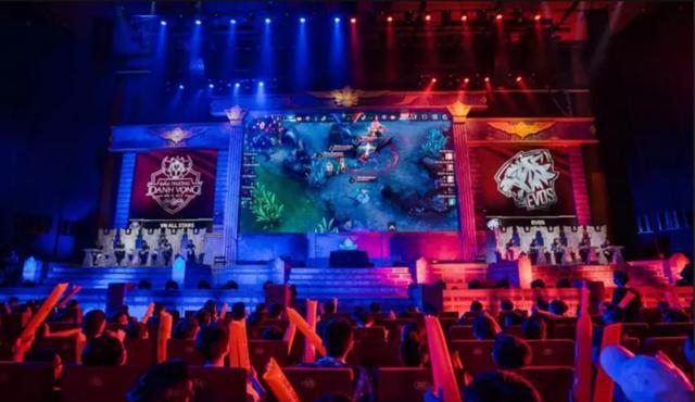 后场站位与 后场站位与